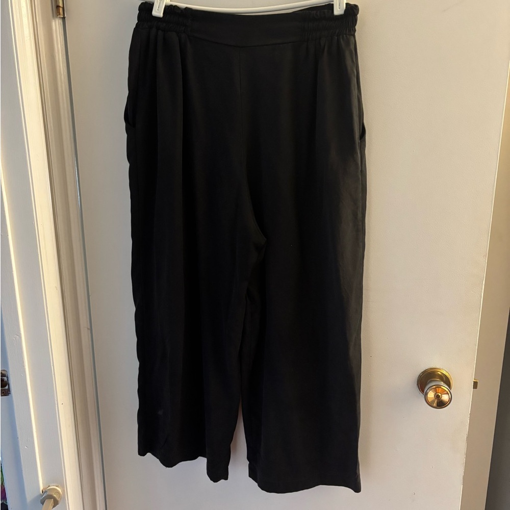 Melow by Melissa Bolduc, Helene pants size L. Black, cropped wide-leg pants.